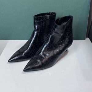 Ladies Aquatalia Black Leather Embossed Croc Ankle Boots, Size 6.5.